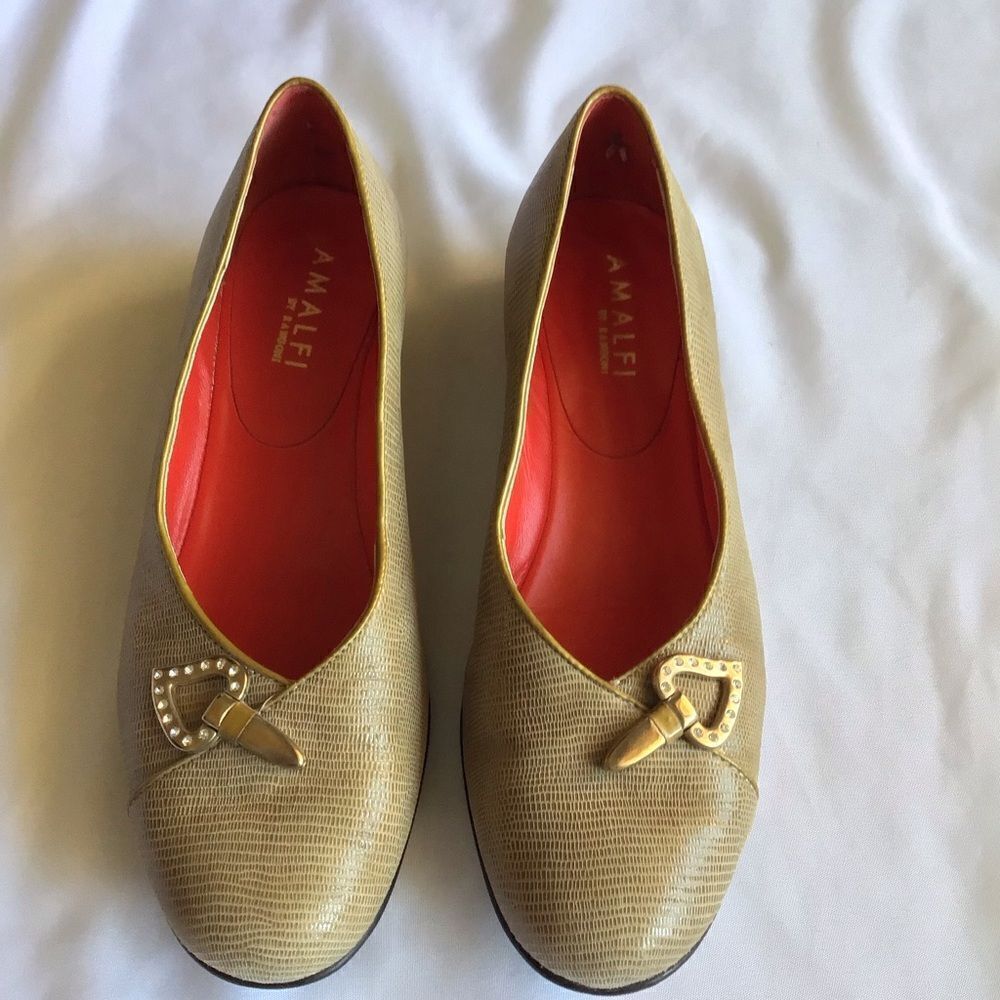 Vintage Amalfi by Rangoni Slip-On Kitten Heel Wedge Comfort Shoes Heart